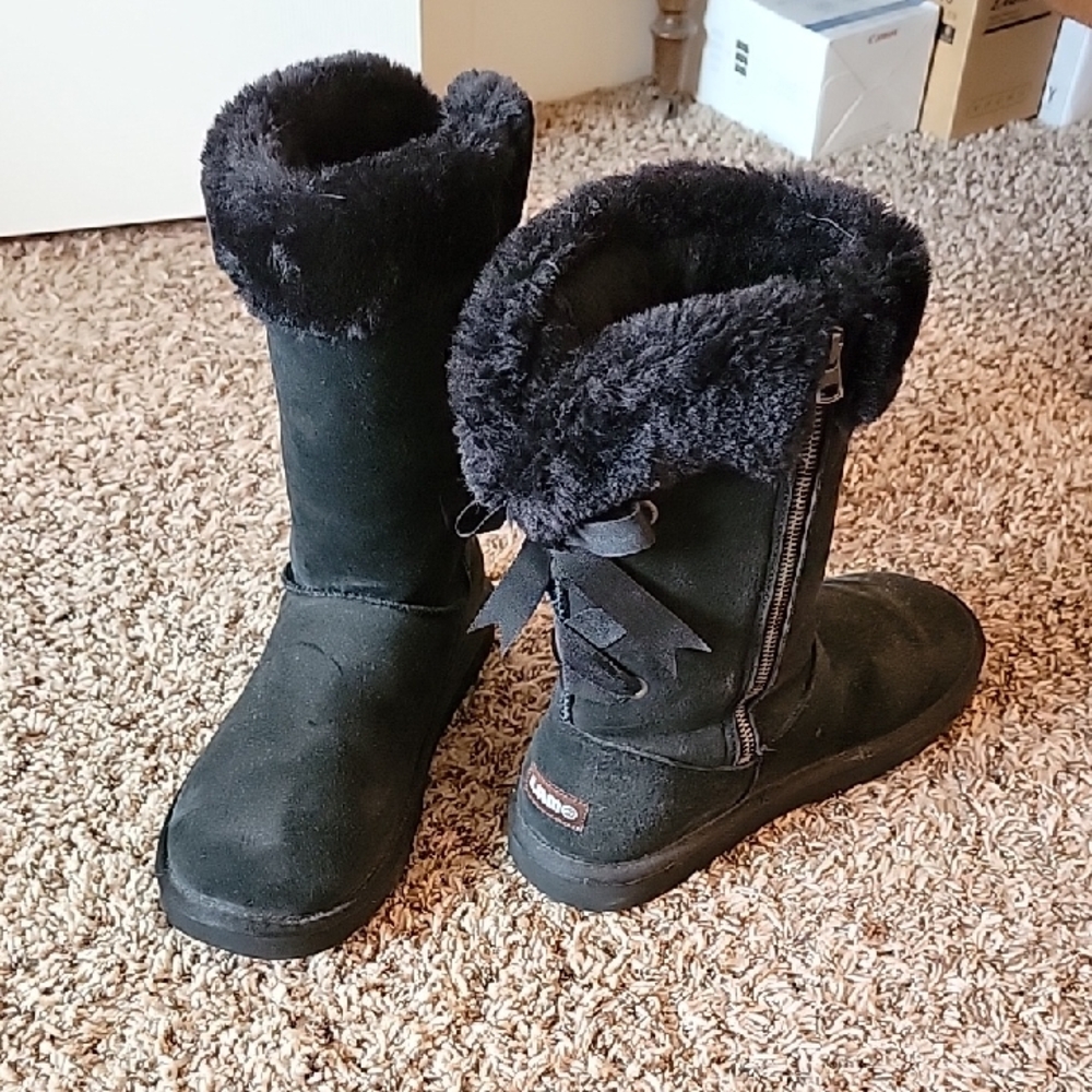 Lamo Dark Suede Footwear